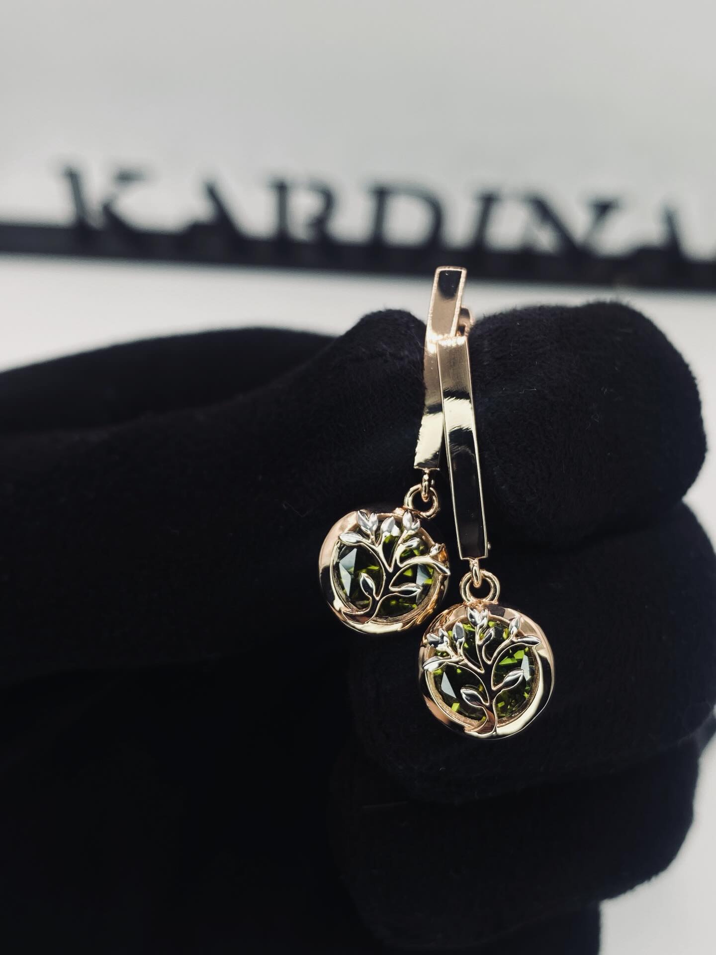 Серьги с камнями